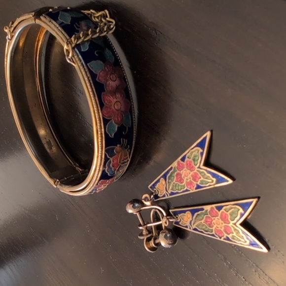 Jewelry - Vintage Floral Enamel Bangle Bracelet And Screw back Earrings with Gold Accents